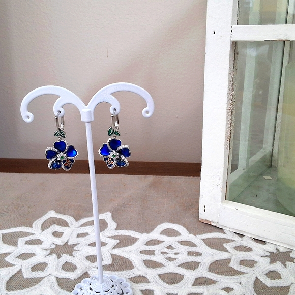 💥SALE💥Butterfly Flower NEW Dangle Earrings - Picture 3 of 5